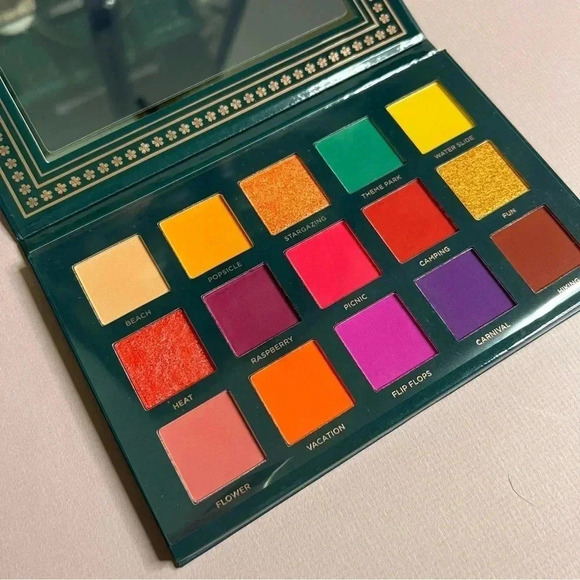 Ace Beaute Nostalgia Palette - Picture 3 of 4